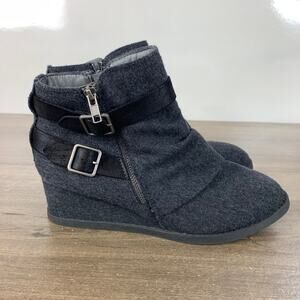 So Womens Ankle Boots Wedge Size 9 M Gray Suede Heels Buckle Zip Bootie